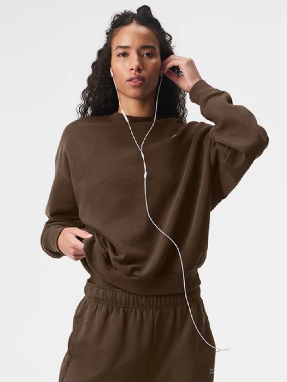 ALO accolade crew neck pullover in espresso - Picture 3 of 6